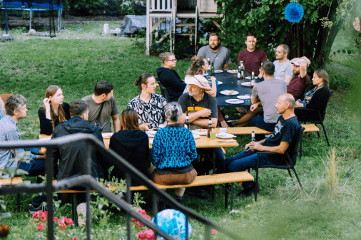 Teamfoto vom Sommerfest im Garten Teamfoto vom Sommerfest im Garten